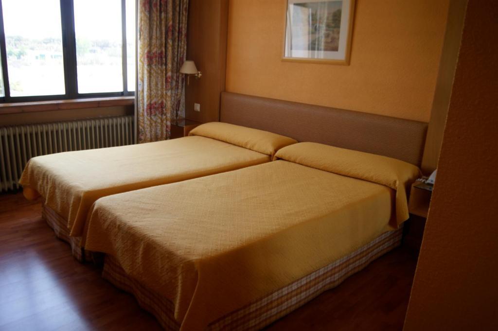 Hotel Restaurante San Roque Medina del Campo Chambre photo
