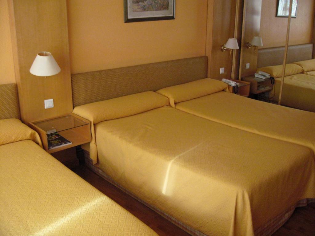 Hotel Restaurante San Roque Medina del Campo Chambre photo