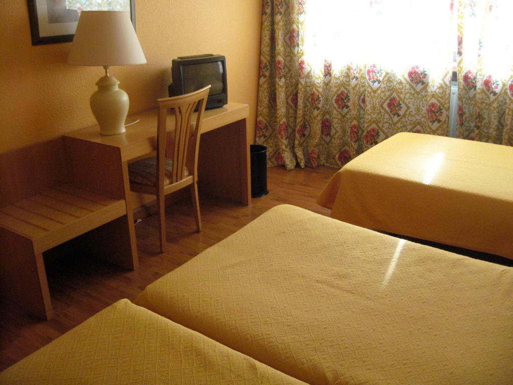 Hotel Restaurante San Roque Medina del Campo Chambre photo