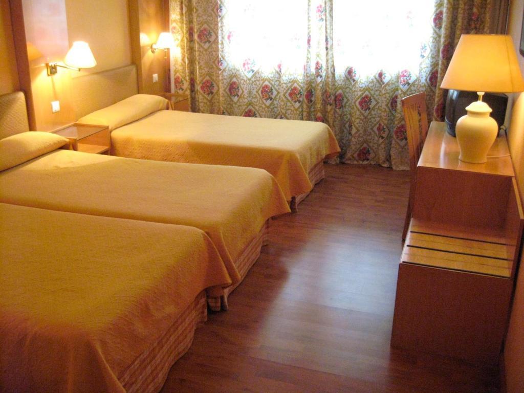 Hotel Restaurante San Roque Medina del Campo Chambre photo