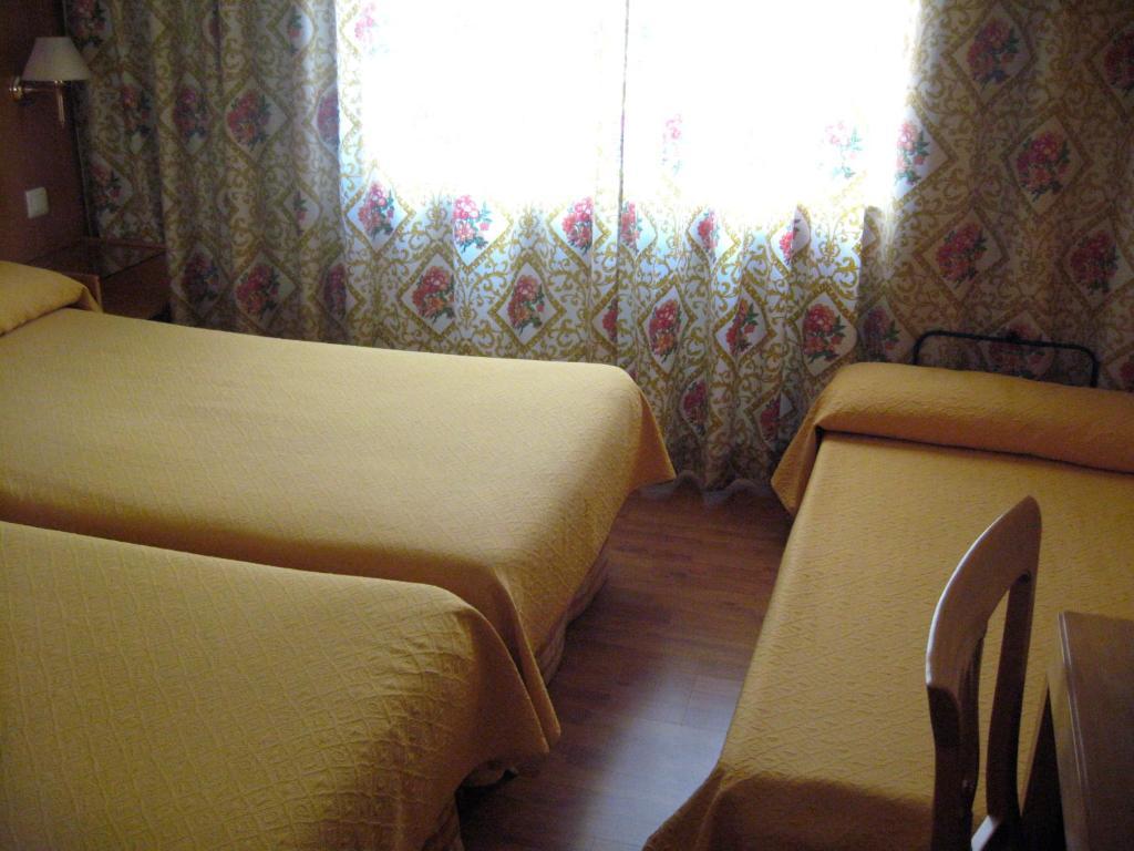 Hotel Restaurante San Roque Medina del Campo Chambre photo