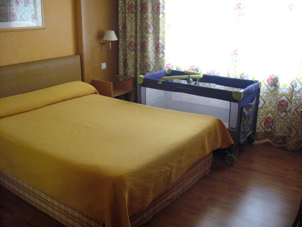 Hotel Restaurante San Roque Medina del Campo Chambre photo